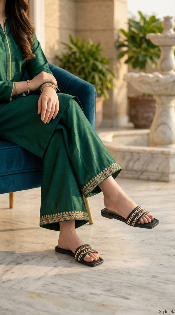 Black Casual Slipper For Women CL2249