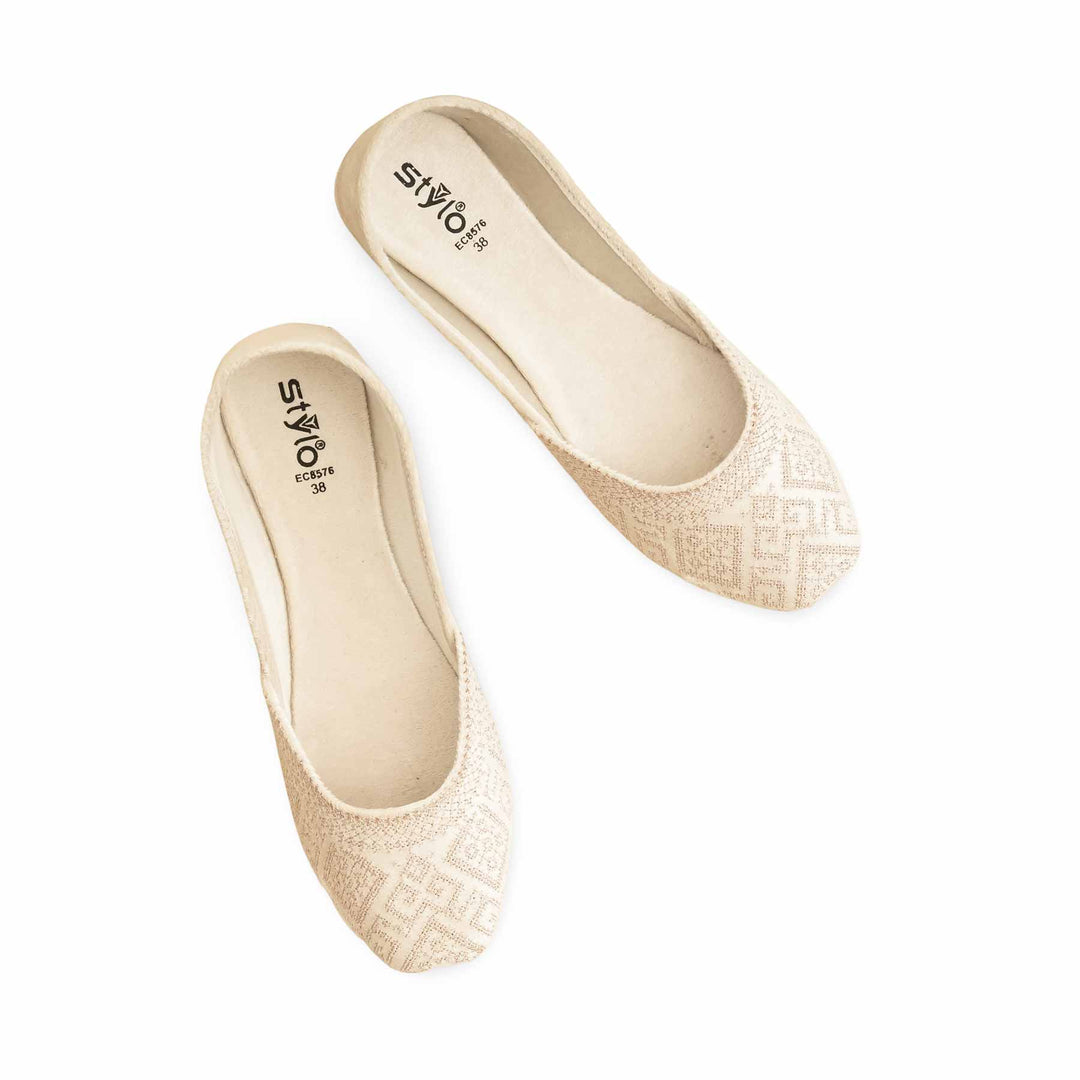 White Casual Khusa EC8576
