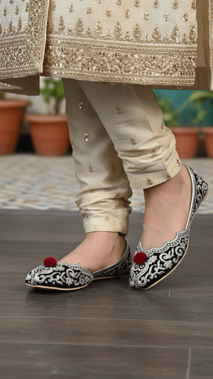 Silver Ethnic Khussa For Ladies EC8622