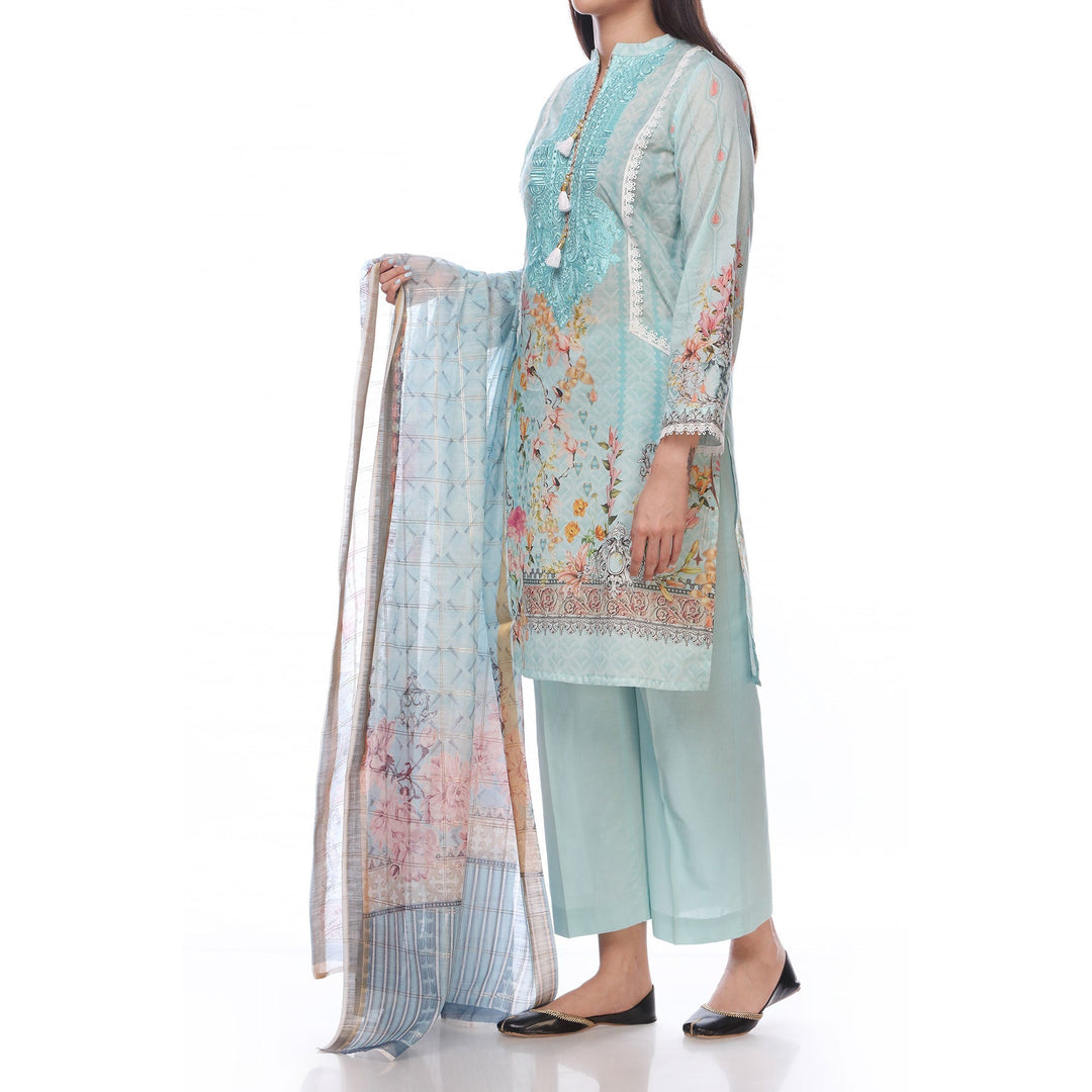 Digital Printed Lawn Shirt With Embroiderd Neck Line
Digtal Printed Tila Border Dupatta
Plain Dyed Cambric Trousers