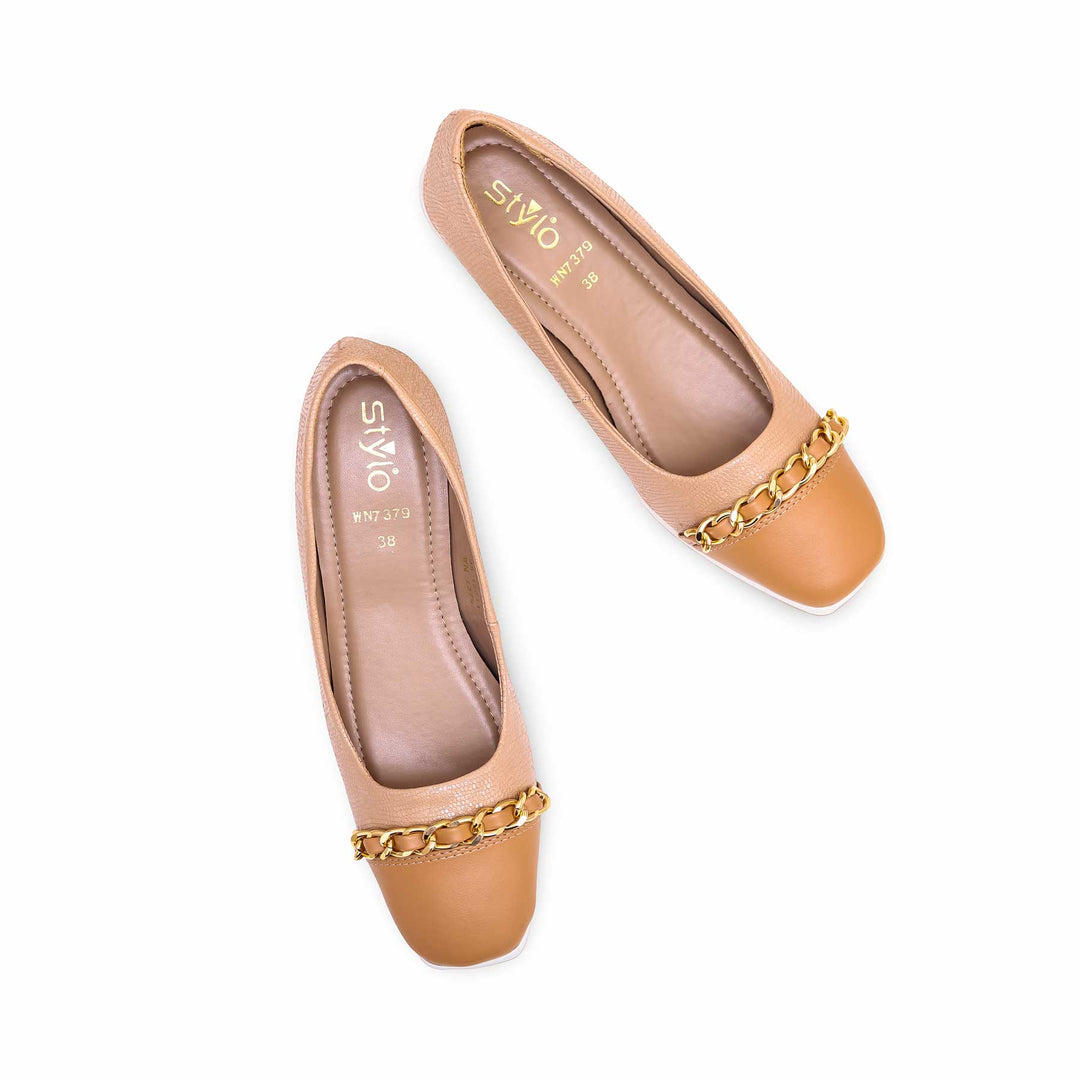 Beige Winter Court Shoes WN7379